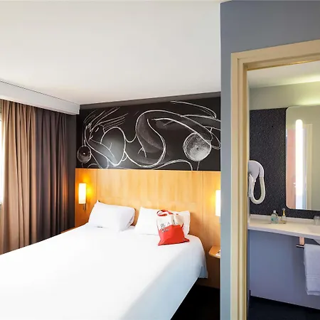 Ibis Centre Hotel 3*